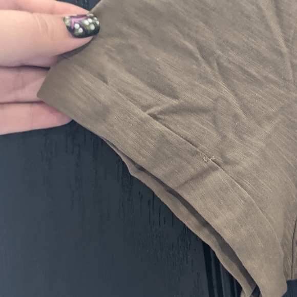 H&M Basics Medium Olive Tee - Picture 2 of 3